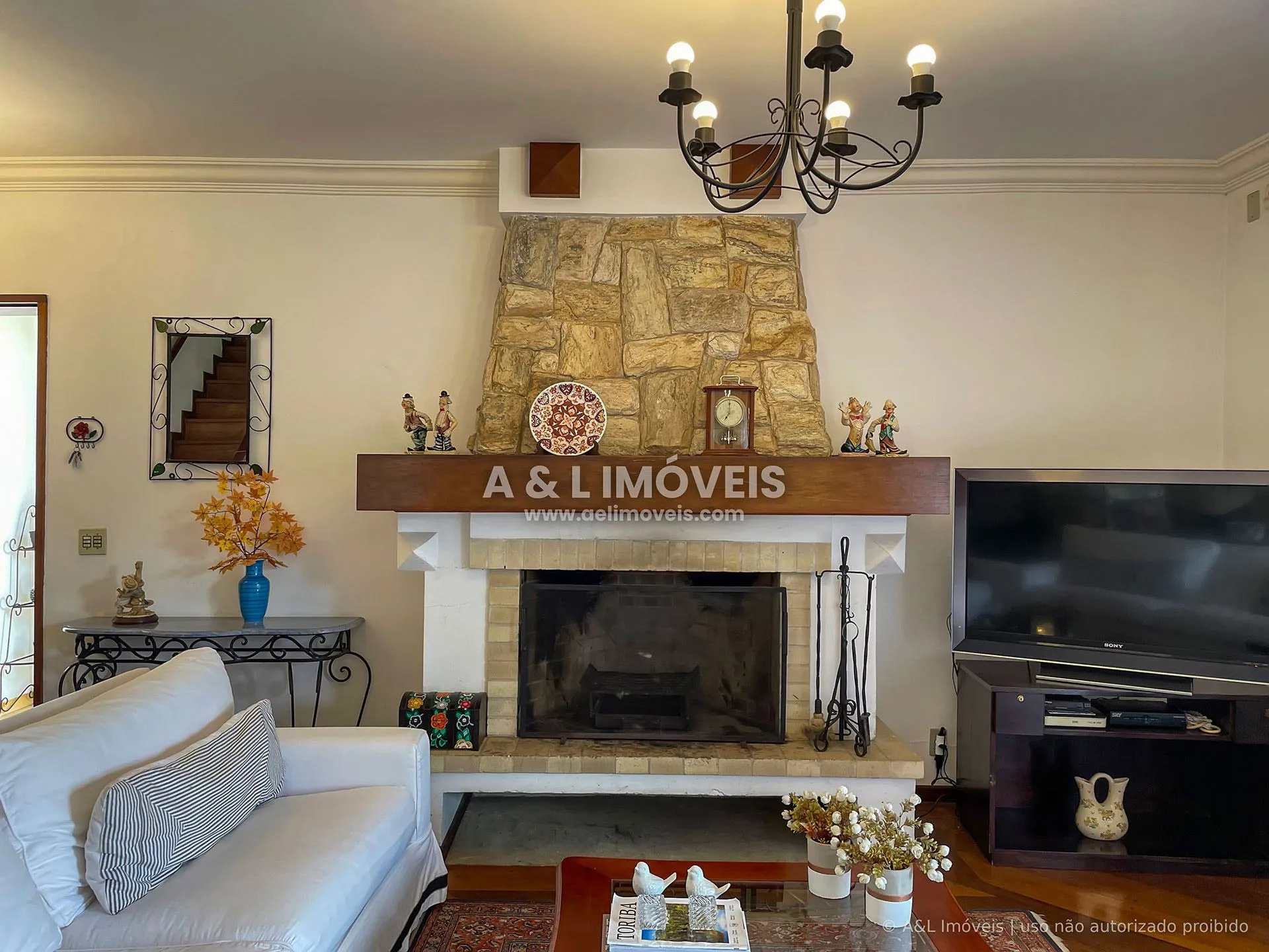 Imagem Casa com 4 dormitórios e 2 suítes na Vila Capivari, Campos do Jordão