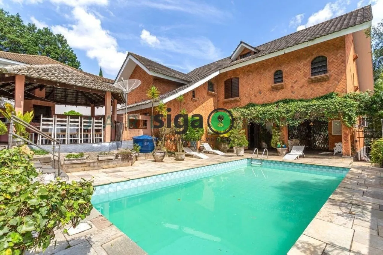 Foto do imóvel Casa a venda de 700 metros 6 dormitórios sendo 4 suítes 4 salas 9 vagas no Guedala