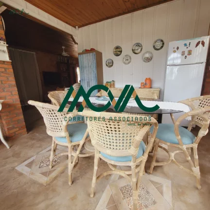 Imagem Casa à Venda em Itapoá - 3 Quartos, 100m da Praia, Oportunidade Imperdível!