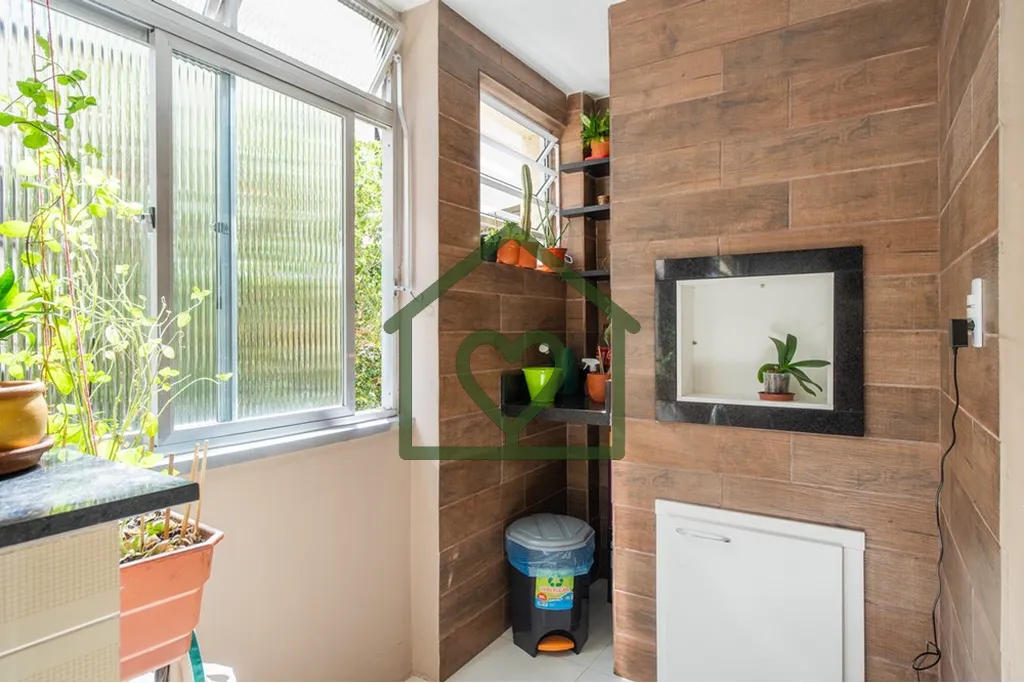 Imagem Amplo e confortável apartamento, reformado, com 3 dormitórios, 1 suíte e 114m²! Sala com living ...