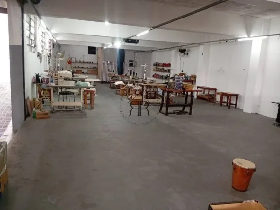 Imagem Casa à venda no bairro Jardim Egle
Imóvel amplo, ideal para moradia ou investimento, com terreno g...