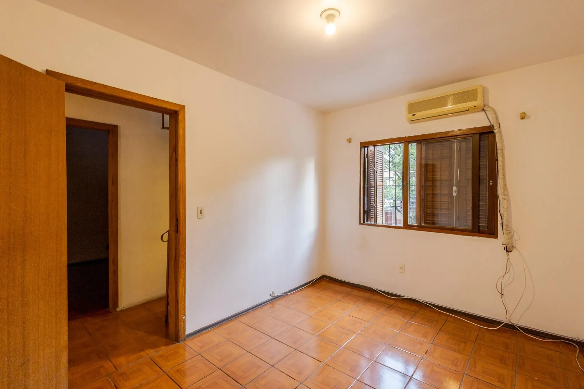 Imagem Casa para Venda - 210m², 4 dormitórios, 2 vagas - Petrópolis