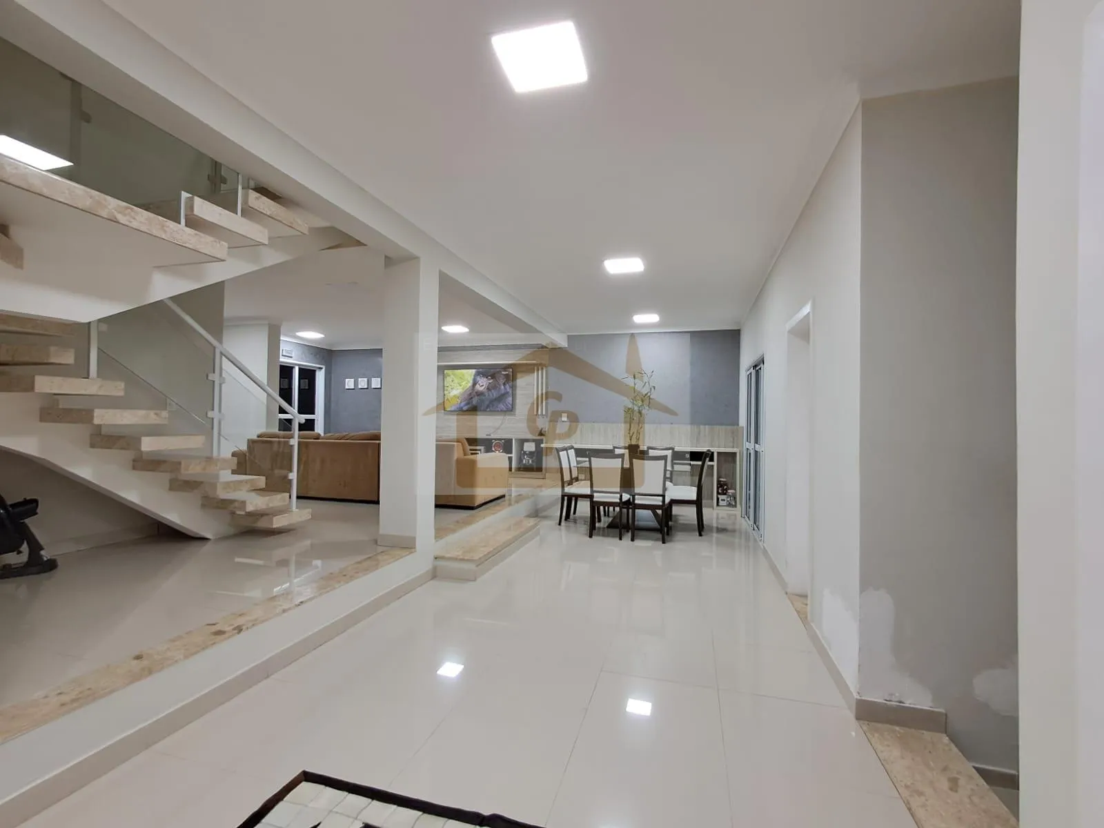 Imagem 3 amplas suítes repleta de armários, sendo duas avarandadas com vista espetacular, 4 vagas