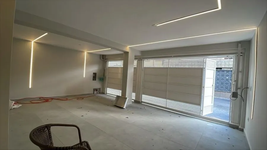 Imagem Sobrado amplo, com 3 dormitórios, sala, cozinha, banheiro.