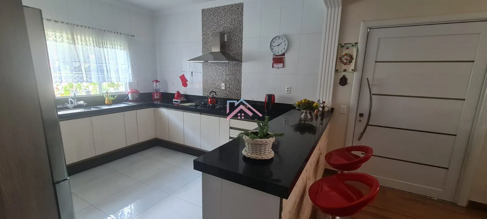 Imagem Casa à venda Residencial Laguna Club - Área útil 197 m2 com 3 dormitórios - sendo 1 suíte - 4 vagas