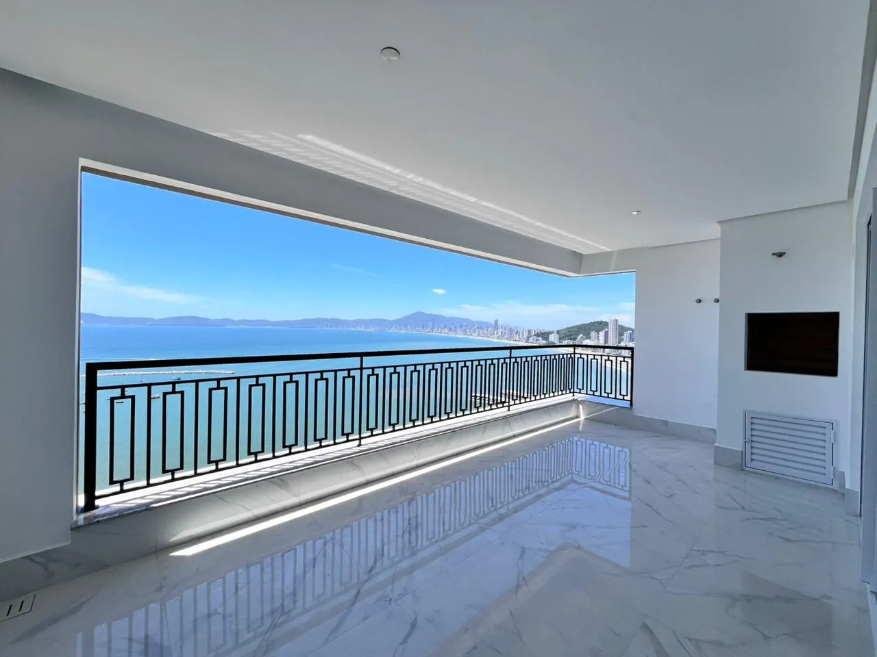 Imagem Apartamento com vista para o mar à venda com 190m2 por R$ 4.200.000,00