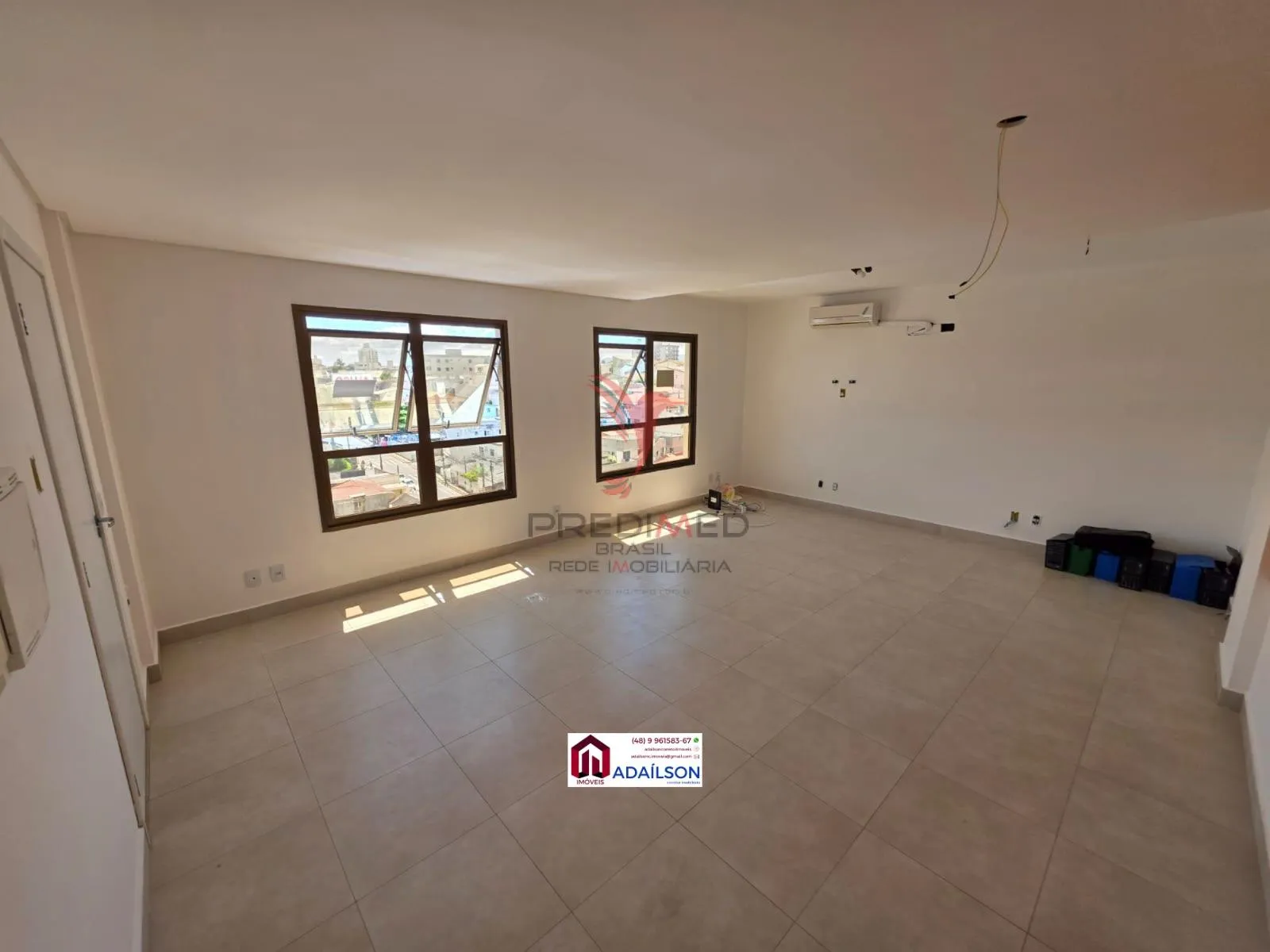 Imagem Sala comercial a venda em São José SC com garagem coberta, excelente localização