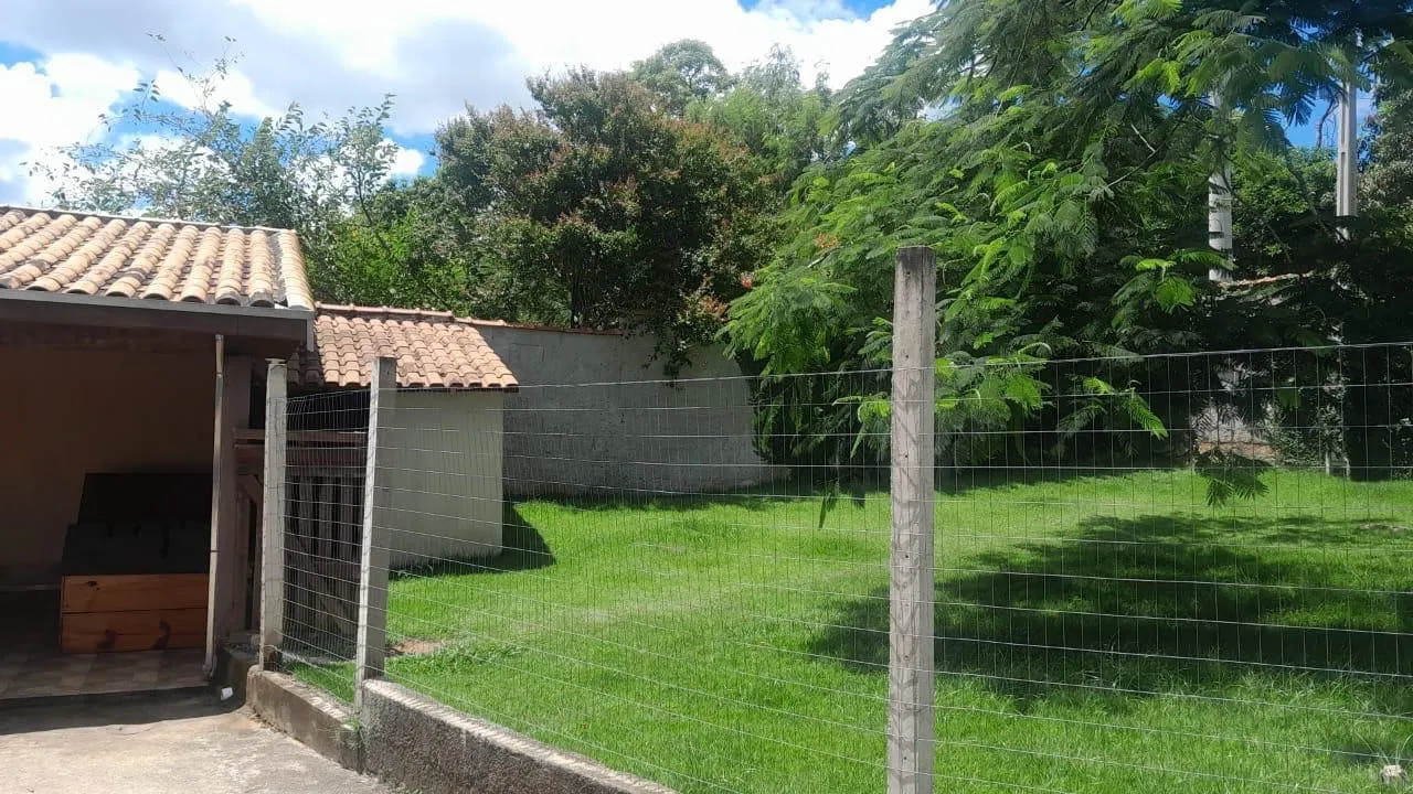 Imagem Chácara à venda com três construções no terreno sendo uma semi nova, Goiabal, Pindamonhangaba, SP