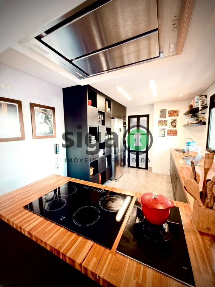Imagem Apartamento Reformado de 171m² com 3 Suítes e Adega Climatizada.