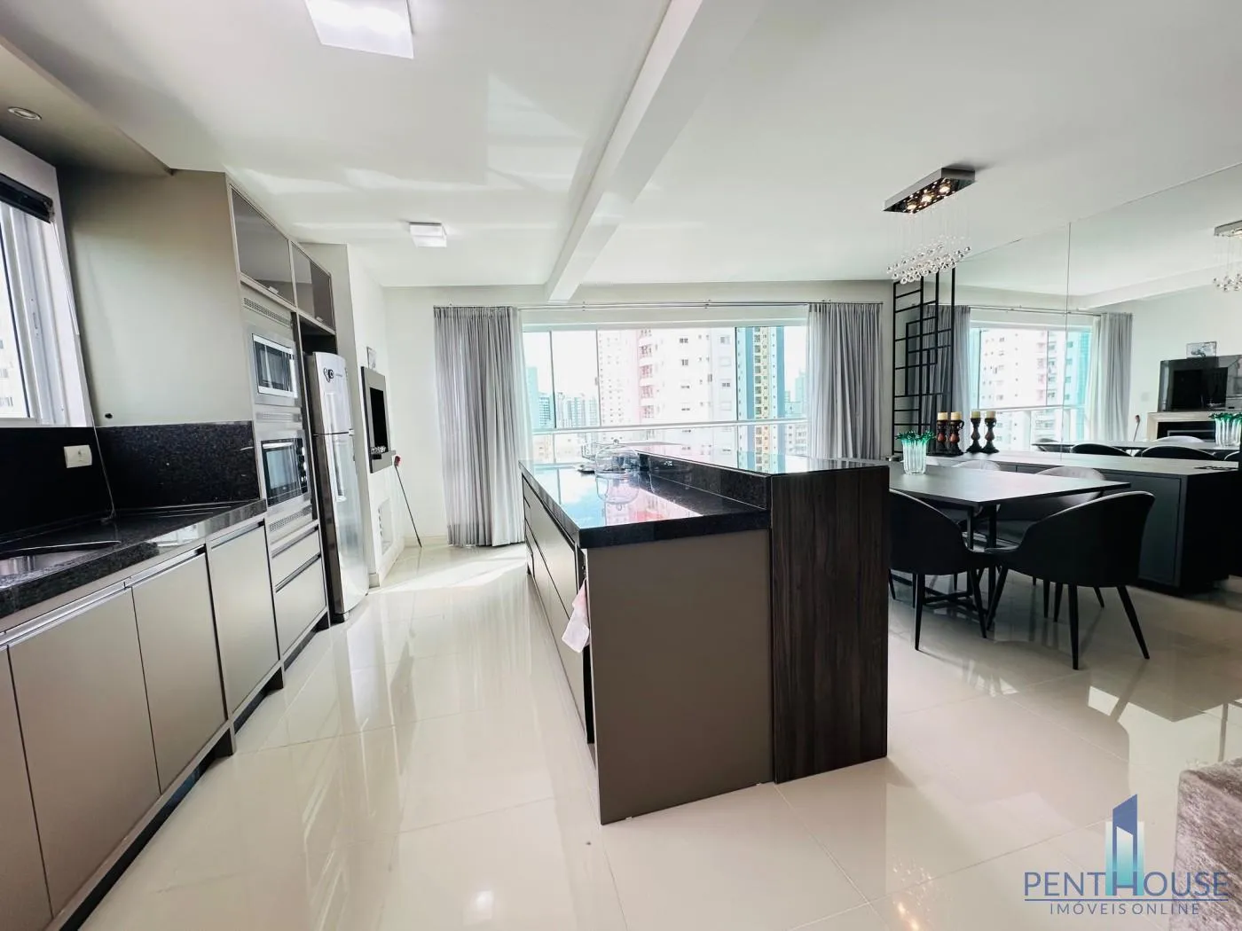 Imagem Apartamento Zona Central para Venda em Balneário Camboriú, CENTRO, 3 dormitórios, 2 suítes, 3 banheiros, 2 vagas