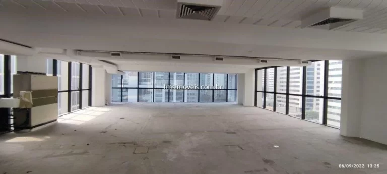 Imagem Conjunto Comercial para Locação na Vila Olímpia, São Paulo-SP - 6 Vagas de Garagem e 184,56 m² de Área