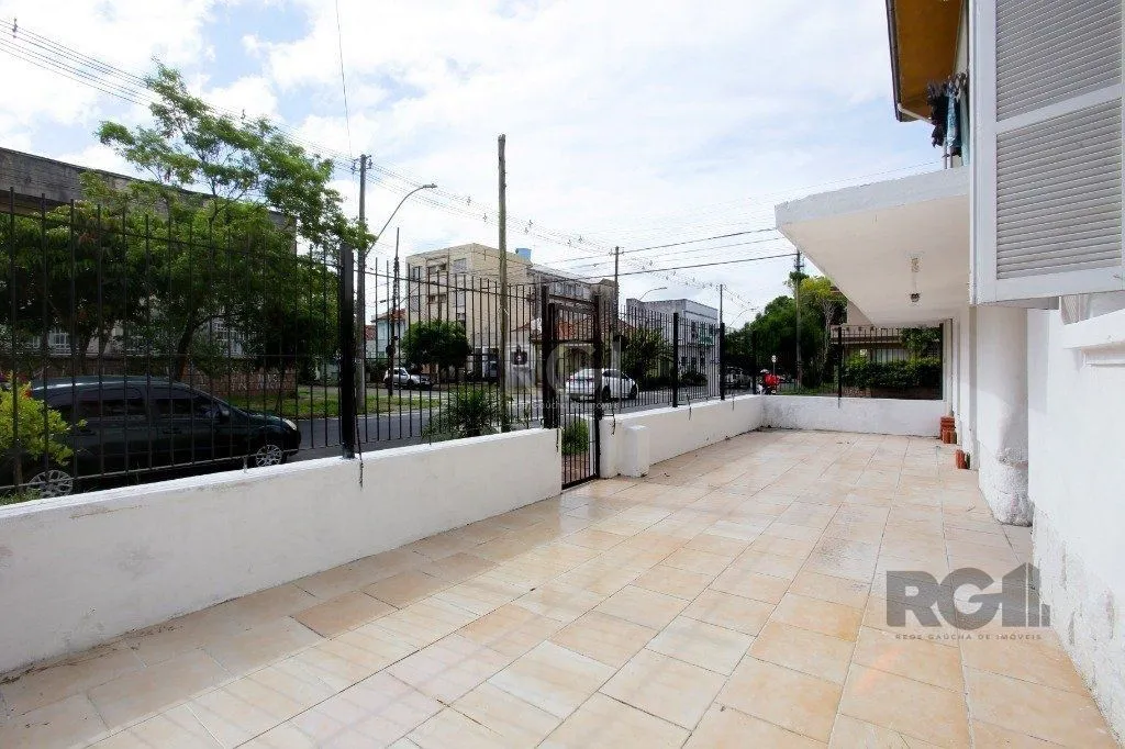 Imagem Prédio 3 andares. Composto de salas e apartamentos