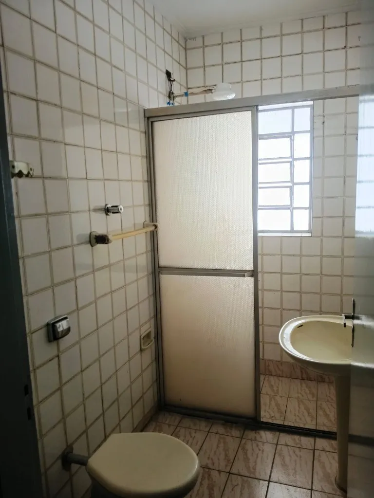 Imagem Imperdível Sobrado à Venda no Centro de Santo André-SP: 3 Quartos, 1 Suíte, 2 Banheiros, 2 Vagas, 214m²!