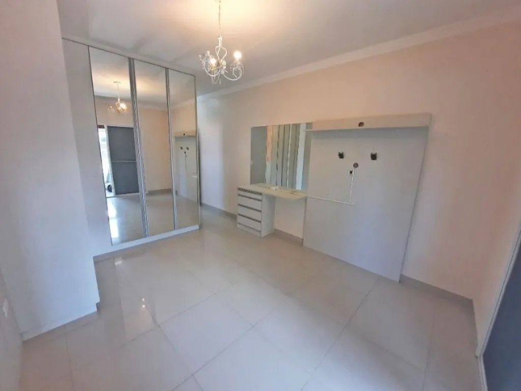Imagem CASA COM 175,00 m² - GUILHERMINA - PRAIA GRANDE SP