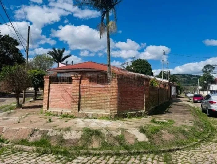 Imagem Casa no bairro Guarujá - 3 dormitórios - 1 suíte