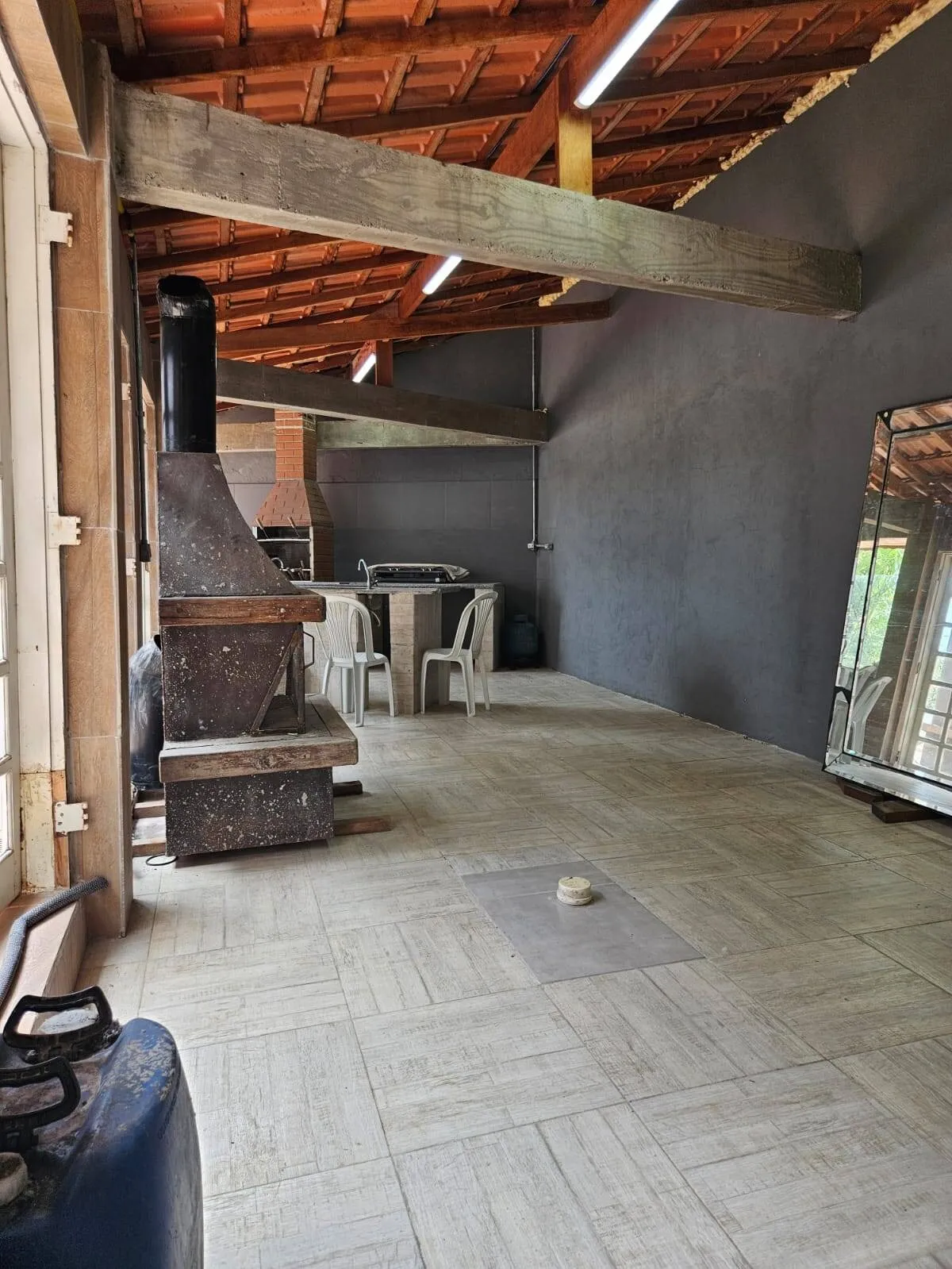 Imagem Linda Casa Nova em Higienópolis - 700m² de Terreno, 4 Suítes e Área de Lazer Completa