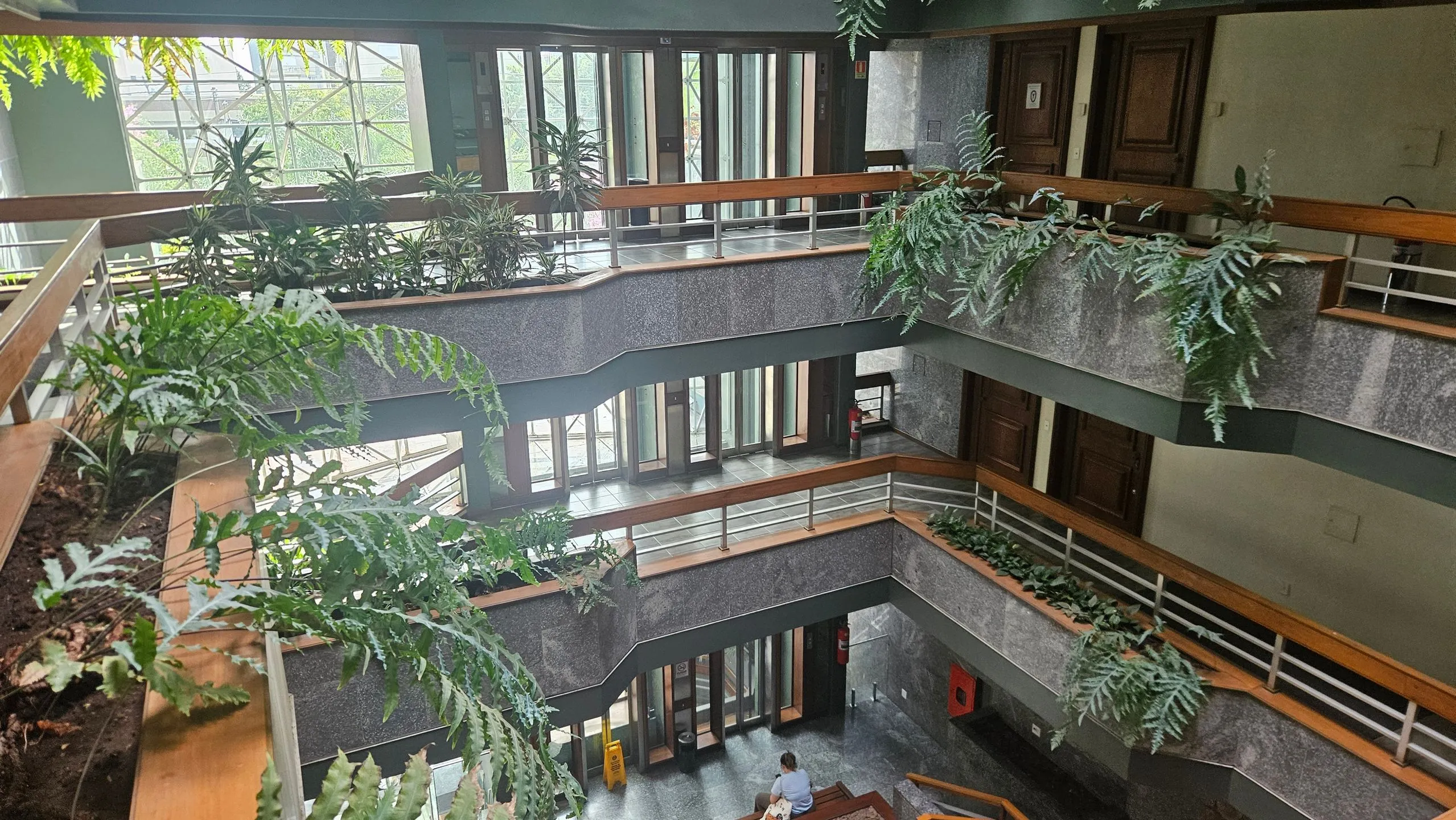Imagem Conjunto Comercial à venda em Porto Alegre, Higienópolis, 75.61m2