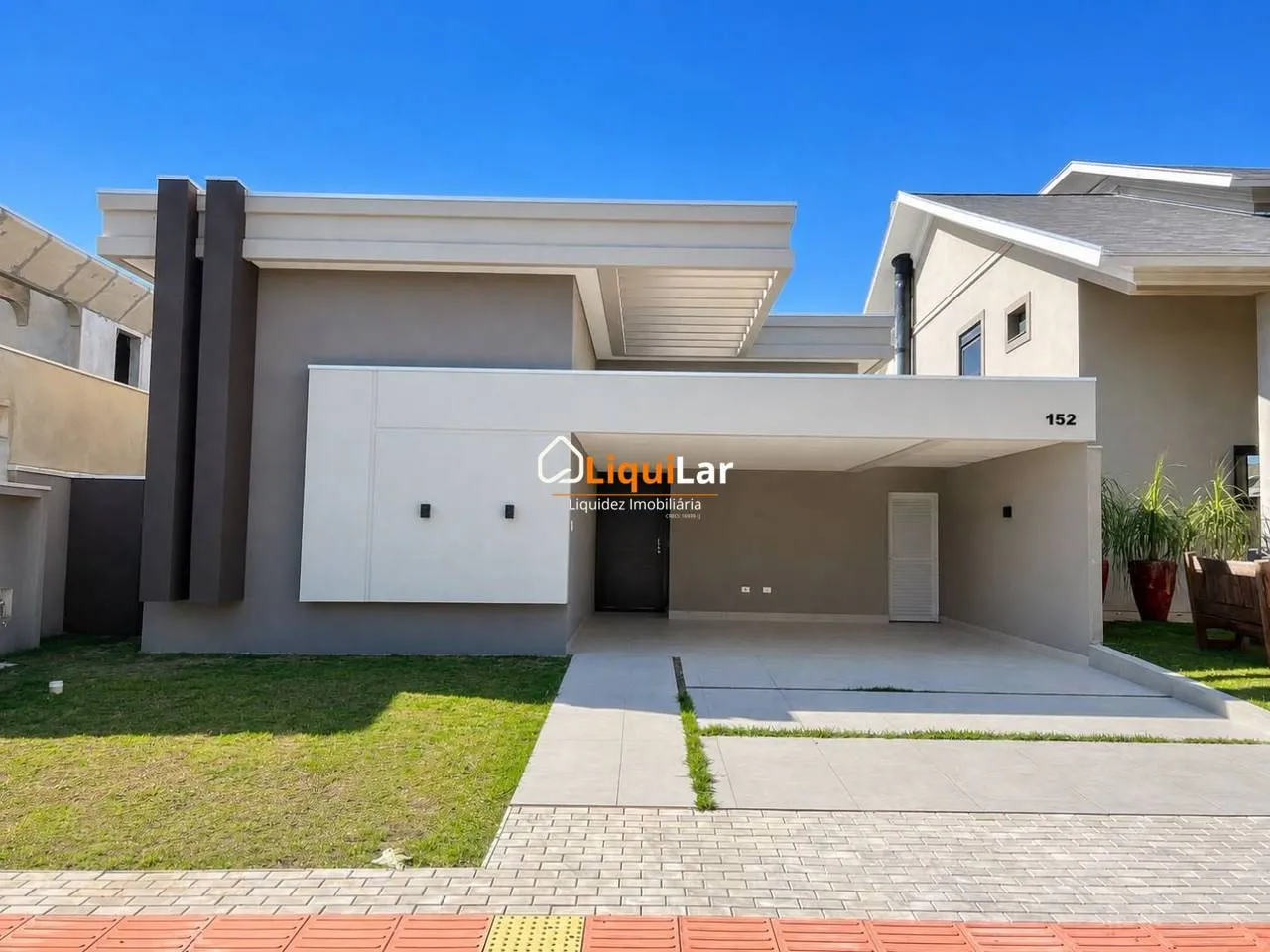 Foto do imóvel Alphaville 4 | Casa Térrea com Escritório, Cozinha Separada e Piscina Aquecida