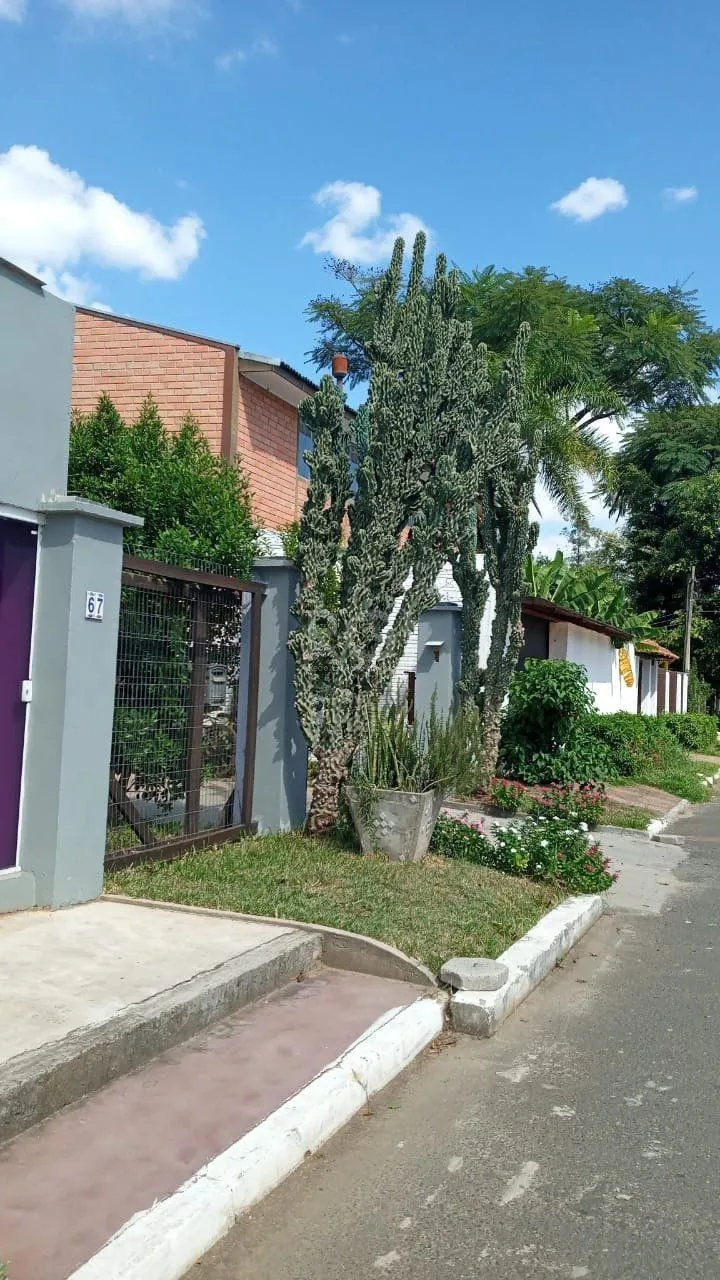 Imagem Casa com 3 dormitórios no bairro Olaria em Canoas
