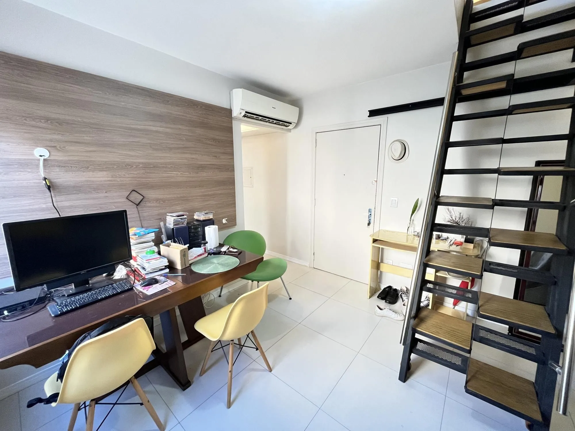 Imagem Apartamento de 2 quartos, suíte e 1 vaga de garagem no bairro Santana em POA/RS