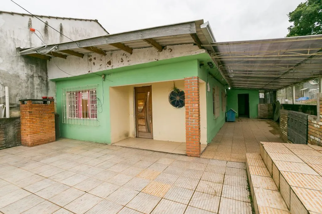 Imagem Casa de 2 dormitórios à venda Bairro no Vila Nova - Porto Alegre