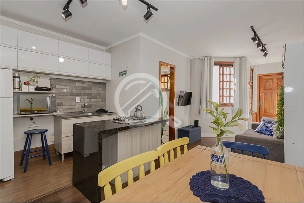 Imagem Apartamento de 1 dormitório na Cidade Baixa, região central de Porto Alegre. Imóvel de fundos, si...