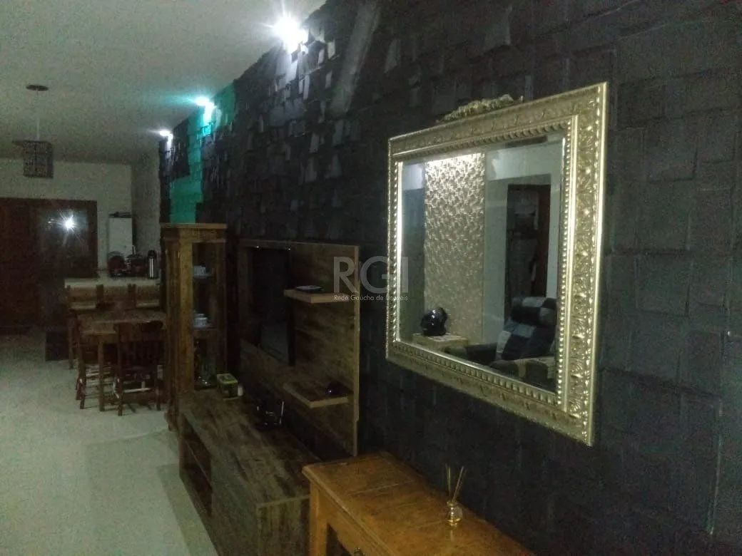 Imagem Casa com 2 quartos, 2 vagas de garagem, no bairro Aberta dos Morros, Porto Alegre/RS