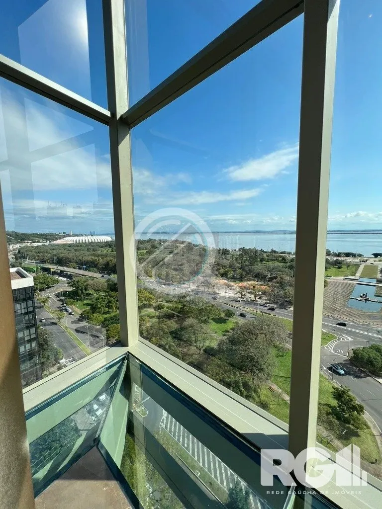 Imagem Apartamento com 143 m² privativos, possui 3 suítes, (sendo 1 máster), living, cozinha, dependênc...