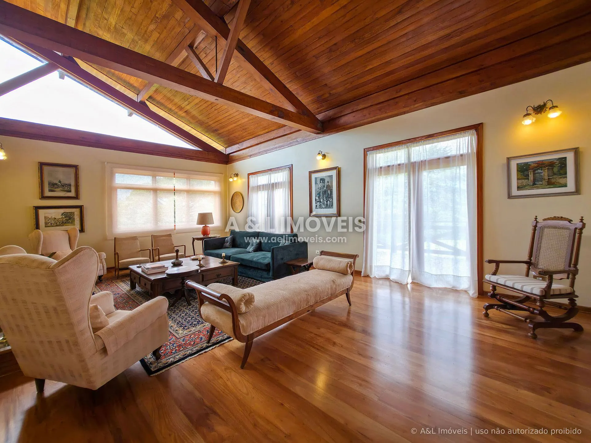Imagem Casa à venda com 5 suítes e 694,44 m² na Vila Sylvia, Campos do Jordão