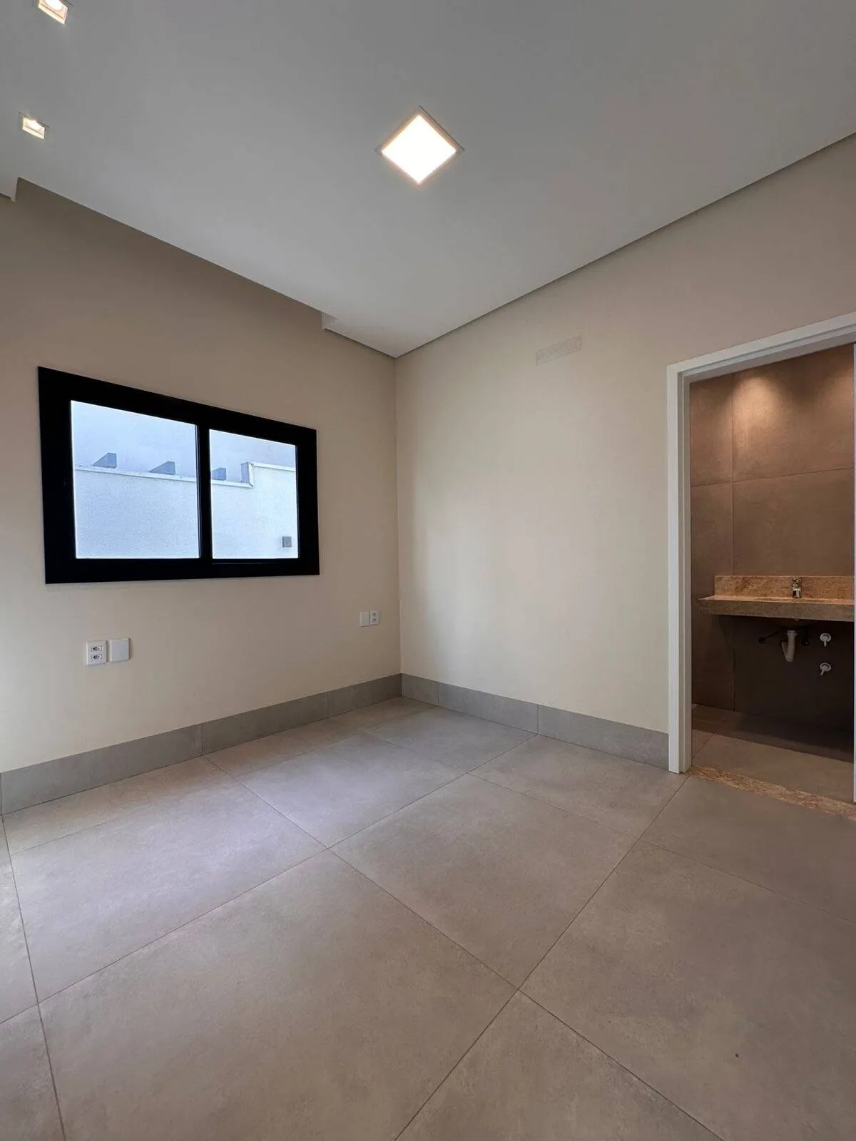 Imagem Casa três suítes Condomínio Belvedere 2