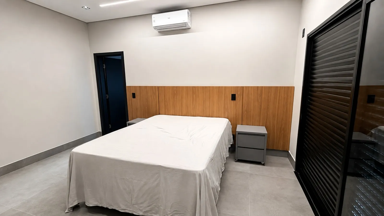 Imagem Casa mobiliada com 3 suítes e piscina à venda no Riviera de Santa Cristina XIII ? Setor Iate