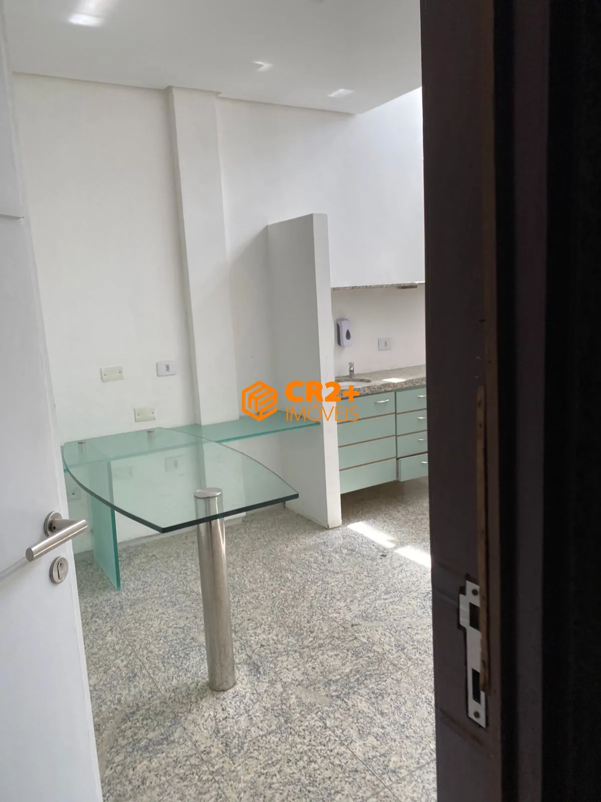 Imagem Oportunidade! Ampla Sala Comercial na Ilha do Leite - 250m²