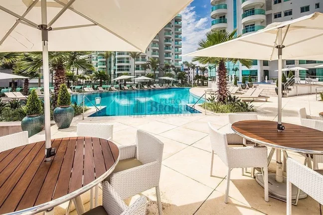 Imagem Belíssimo apartamento com 3 suítes bem decoradas na Praia Brava