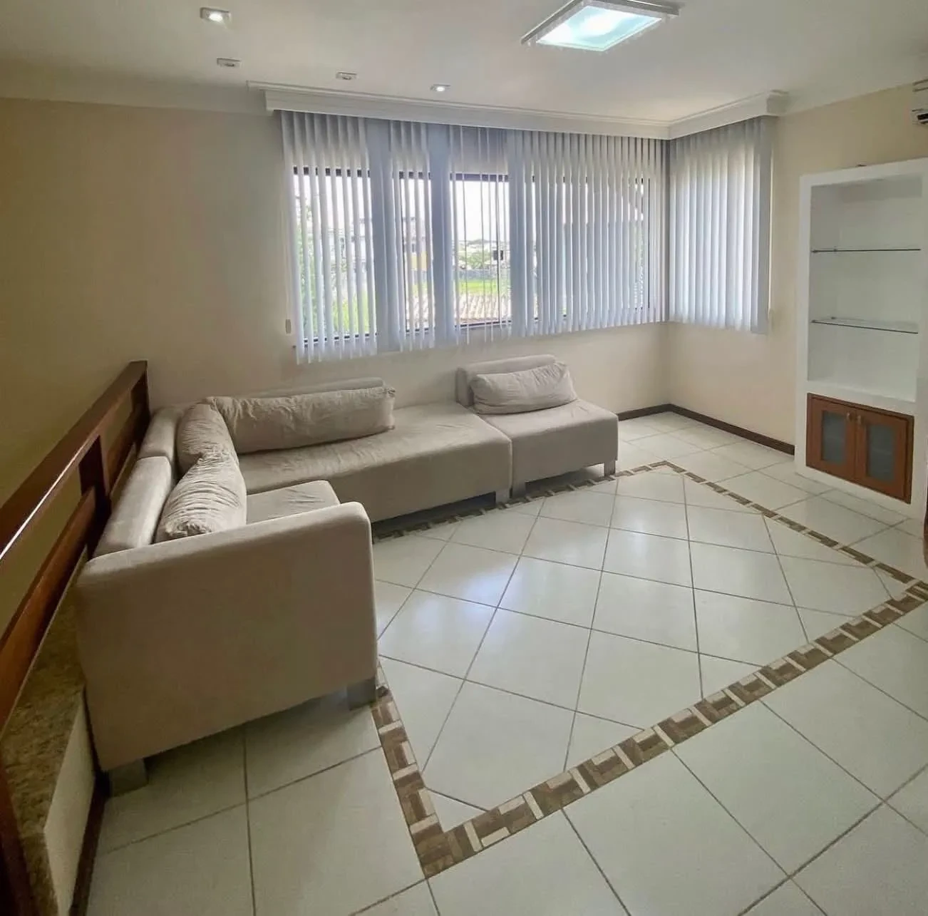 Imagem Casa com 3 Quartos para Alugar, 397 m² em Buraquinho - Lauro de Freitas