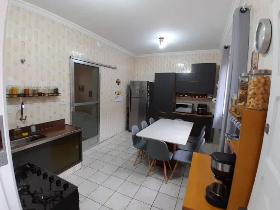 Imagem Sobreposta Alta, com Garagem Fechada, Ponta da Praia