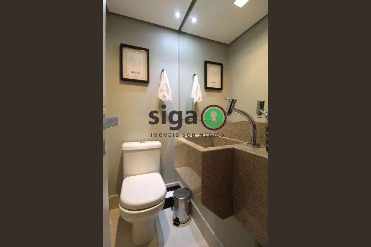 Imagem Apartamento sofisticado em Moema com reforma impecável e 2 vagas fixas.