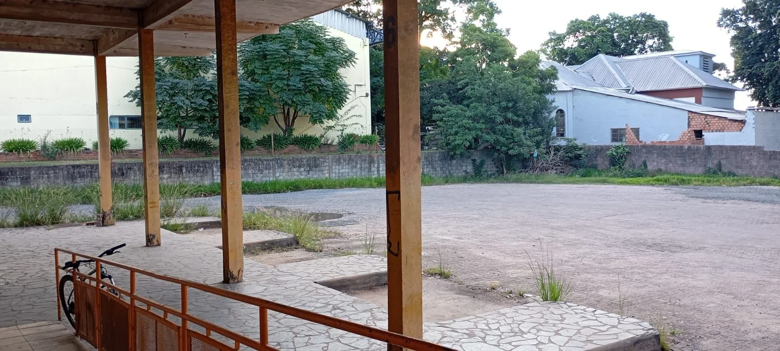 Imagem Prédio Comercial, com lojas alugadas, centro de Butiá. Preço Abaixo do Mercado!