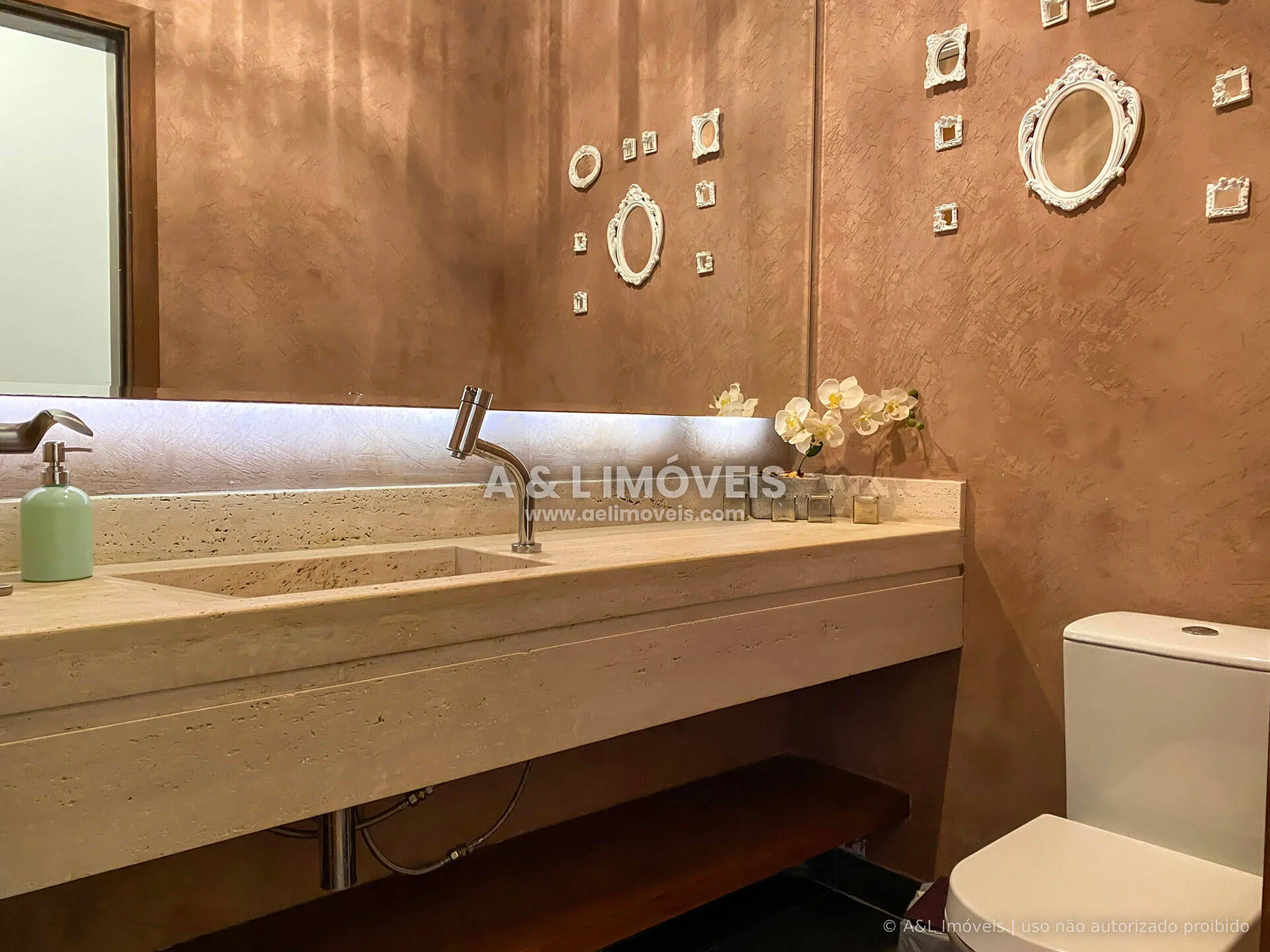 Imagem Casa alto padrão em Campos do Jordão | 5 suítes | Condomínio fechado