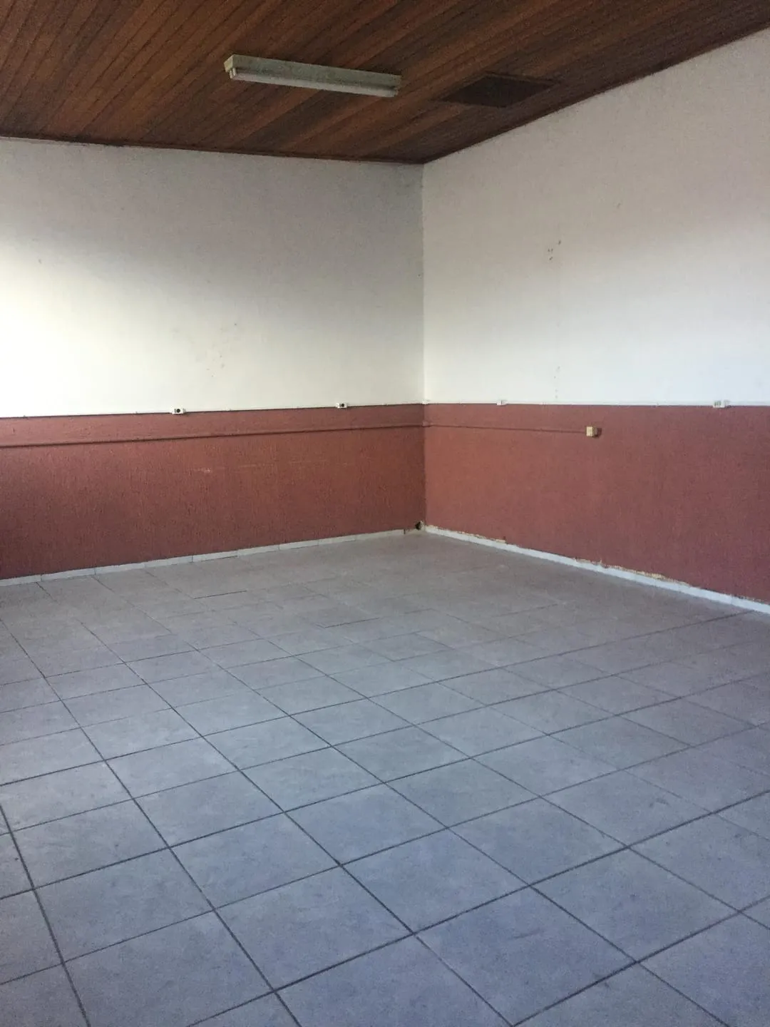 Imagem Comercial à venda 2 Quartos, 4 Vagas, 300M², Jardim Rosely, Pindamonhangaba - SP