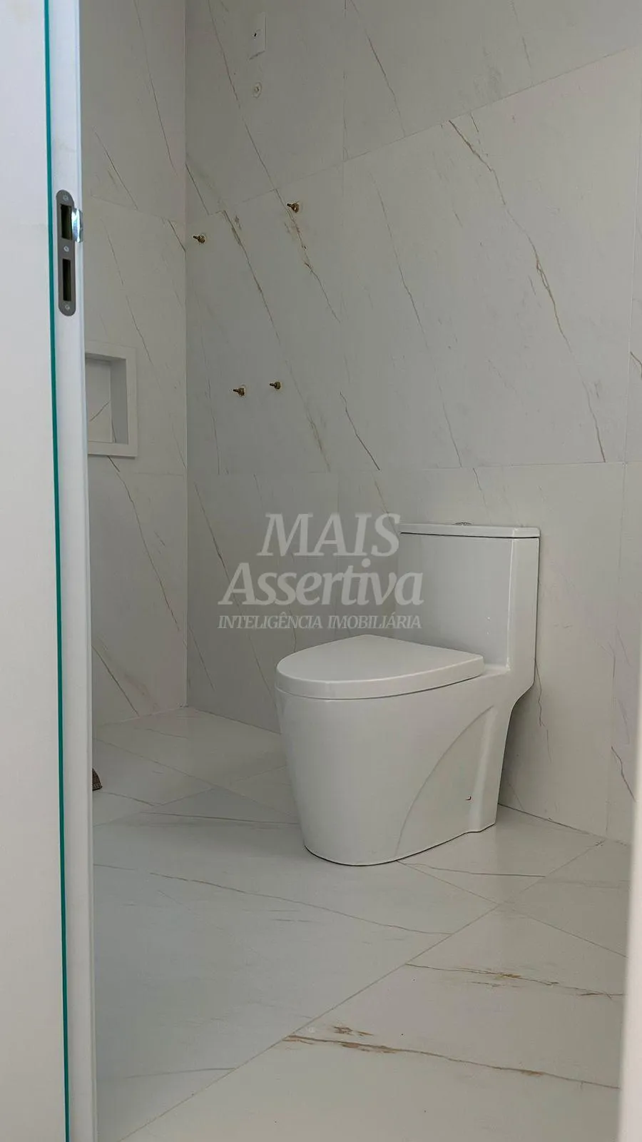Imagem Lindo sobrado com 158,32 m2, de área privativa em terreno de 180,00 m², conta com 01 Sala de esta...