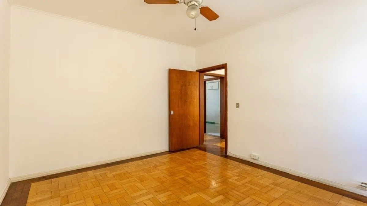 Imagem Apartamento de 1 quarto à venda no Edifício Britânia na Avenida Independência em Porto Alegre - 45,24 m² Privativos e Portaria 24h