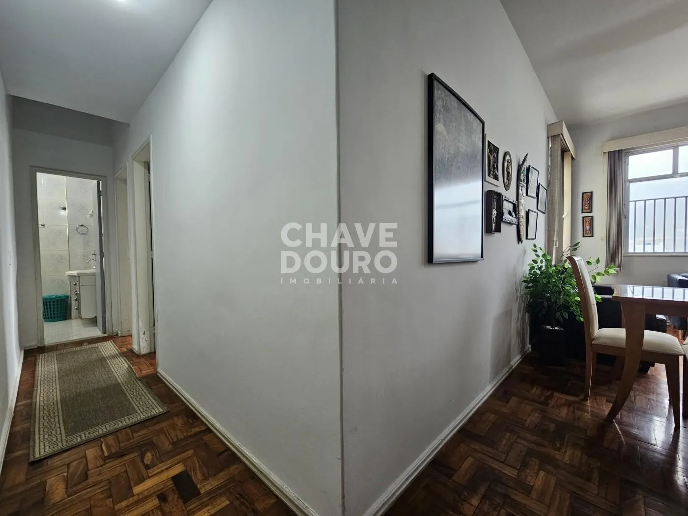 Imagem Apartamento 2 Quartos e 1 Quarto de Serviço à venda no Alto