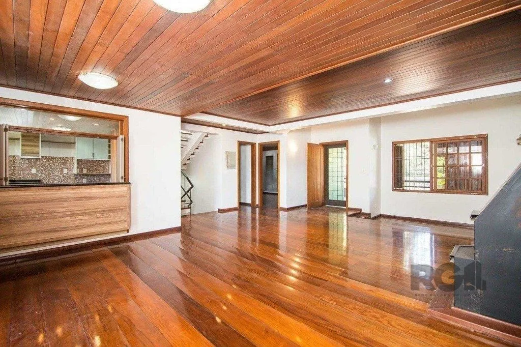 Imagem Casa para Venda - 443m², 3 dormitórios, 4 vagas - Alto Petrópolis