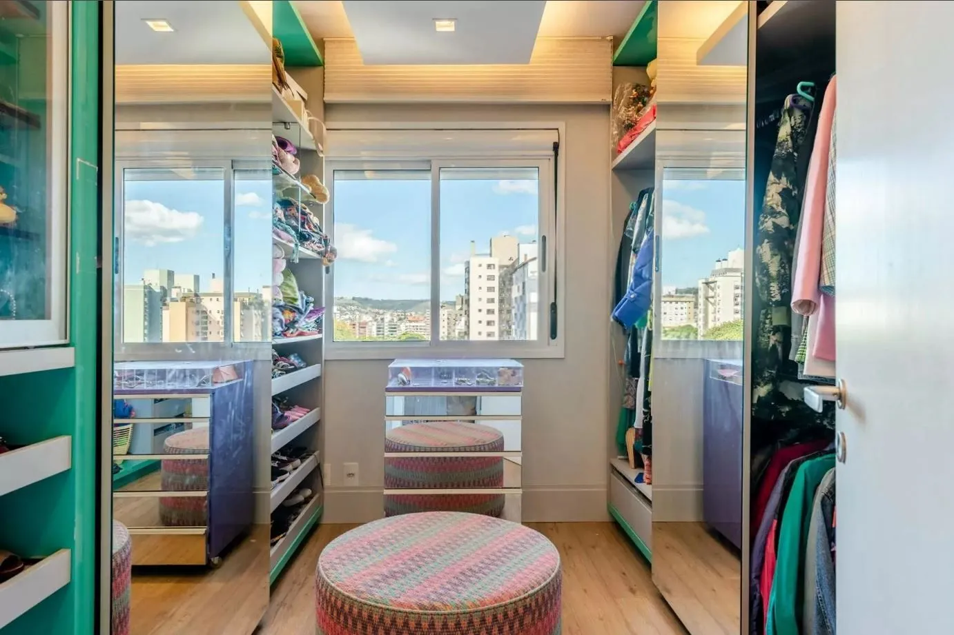 Imagem Apartamento semi mobiliado de 2 dormitórios no Petrópolis