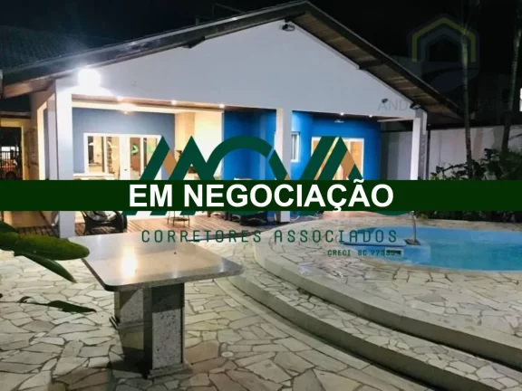 Foto do imóvel Casa com Piscina e Localização Privilegiada no Centro de Itapoá, Perto da Prefeitura