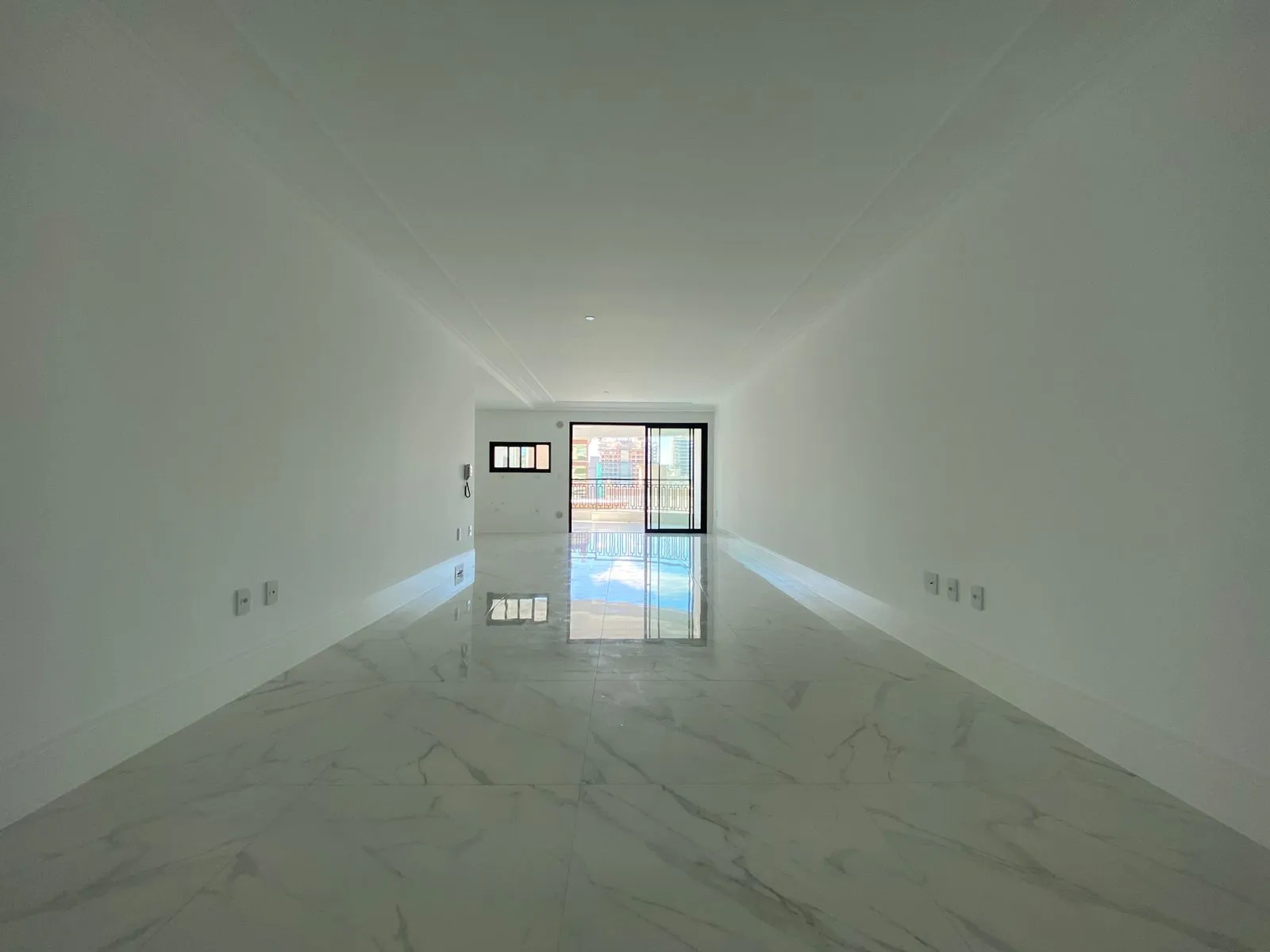 Imagem Apartamento com vista para o mar à venda com 185m2 por R$ 3.690.000,00