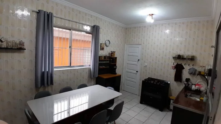 Imagem Sobreposta Alta, com Garagem Fechada, Ponta da Praia