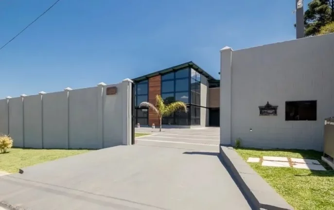 Imagem Casa Alto Padrão com 3 Quartos à Venda em Butiatuvinha – 455m