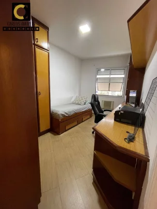 Imagem Apartamento de 3 dormitórios, sendo 1 suíte à venda em Santos