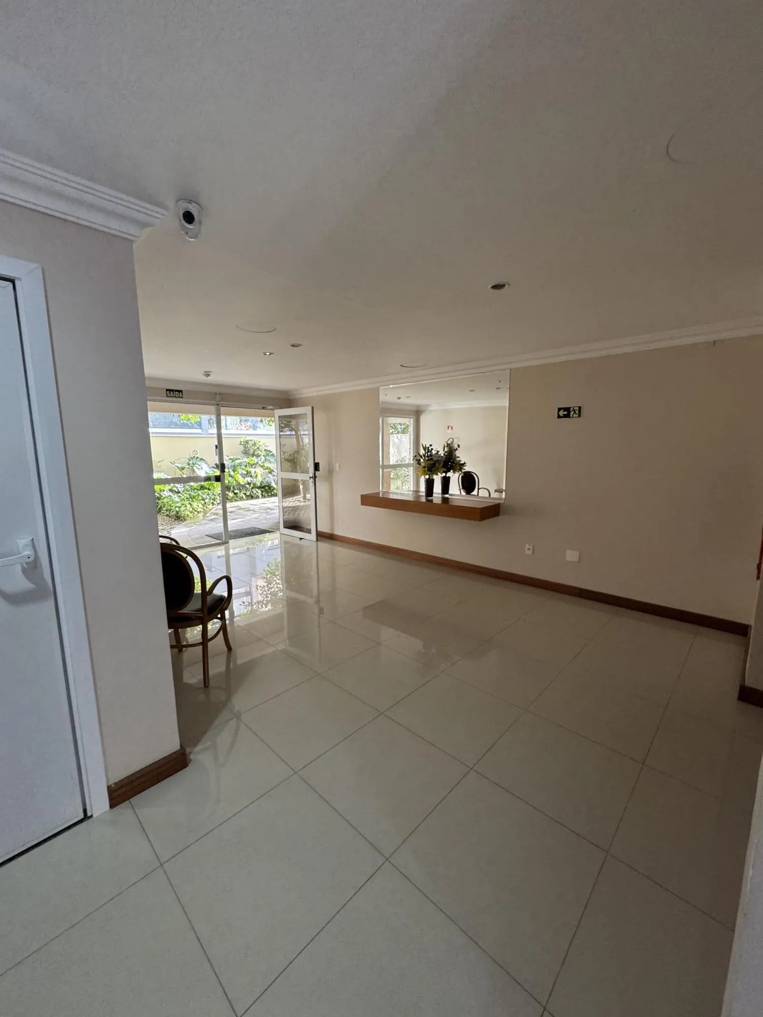 Imagem Apartamento em andar alto, posição solar norte/nascente, com excelente iluminação e ventilação natural.